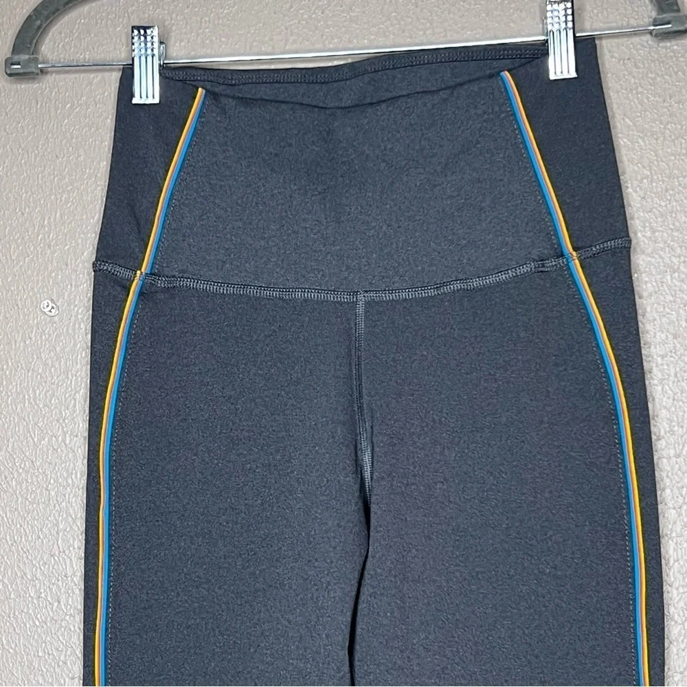 Nike Yoga  Womens Medium 7/8 Tights Sports Mid-Rise CU5360-032 Gray Running